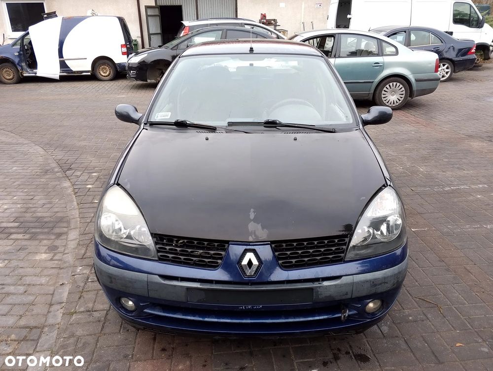Renault Thalia (01-03r.) 1.5 DCI 65KM. Silnik K9K 700 Skrzynia JB3976 lakier TE866. Cały na części. GWARANCJA !!!  Przód Tył Zestaw Komplet Drzwi Klapa Zderzak Błotnik Maska Grill Atrapa Szyba Pas Lampa Lusterko Boczki Fotel Kanapa Kokpit Deska Rozdzielcza Przełącznik Włącznik Sterownik Przewody Wiązka Instalacja Moduł Komputer Czujnik Listwa Pompa Alternator Wtryski Głowica Rozrusznik Kompresor Sprzęgło Dwumas Silnik Skrzynia ABS Klimatyzacji Paliwa Wspomagania Kolektor Turbina Przepustnica Zawór Chłodnica Koło Hak Belka Sanki Zawieszenie Mcpherson Półoś Amortyzator Wydech Tłumik Zacisk Most - 2