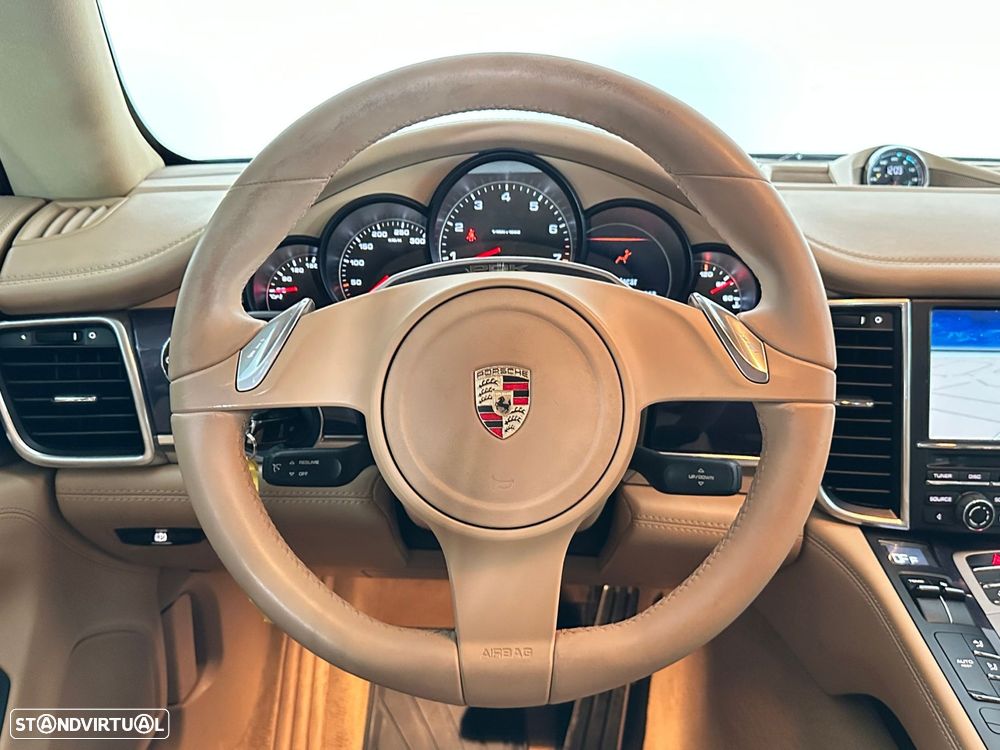 Porsche Panamera 4 PDK - 22