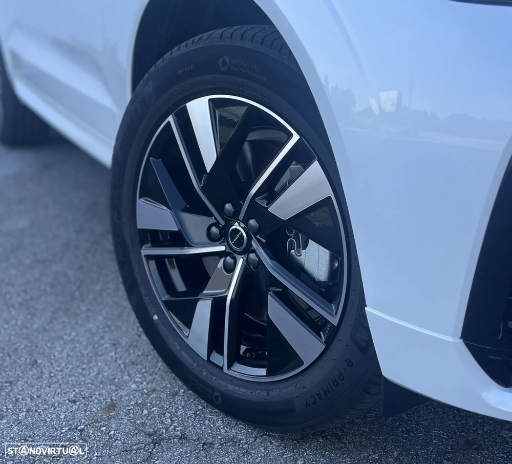 Volvo XC 60 2.0 T6 PHEV Plus Dark AWD - 9