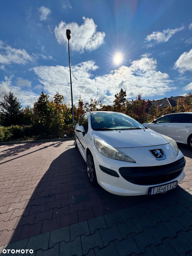 Peugeot 207 1.4 16V Trendy - 3