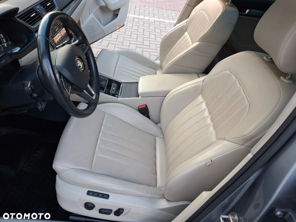 Skoda Superb 2.0 TDI 4x4 Style DSG - 11