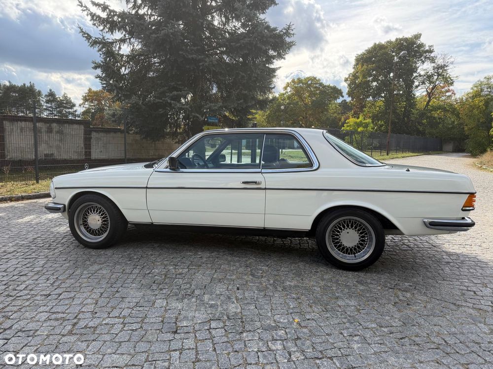 Mercedes-Benz W123 - 13