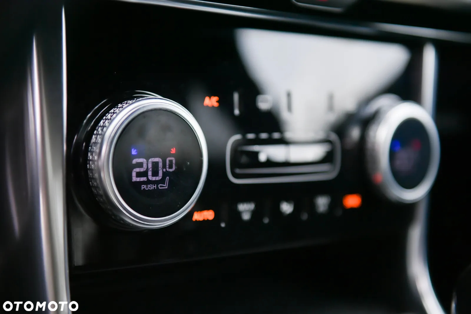 Jaguar XE 2.0 D180 R-Dynamic S - 19