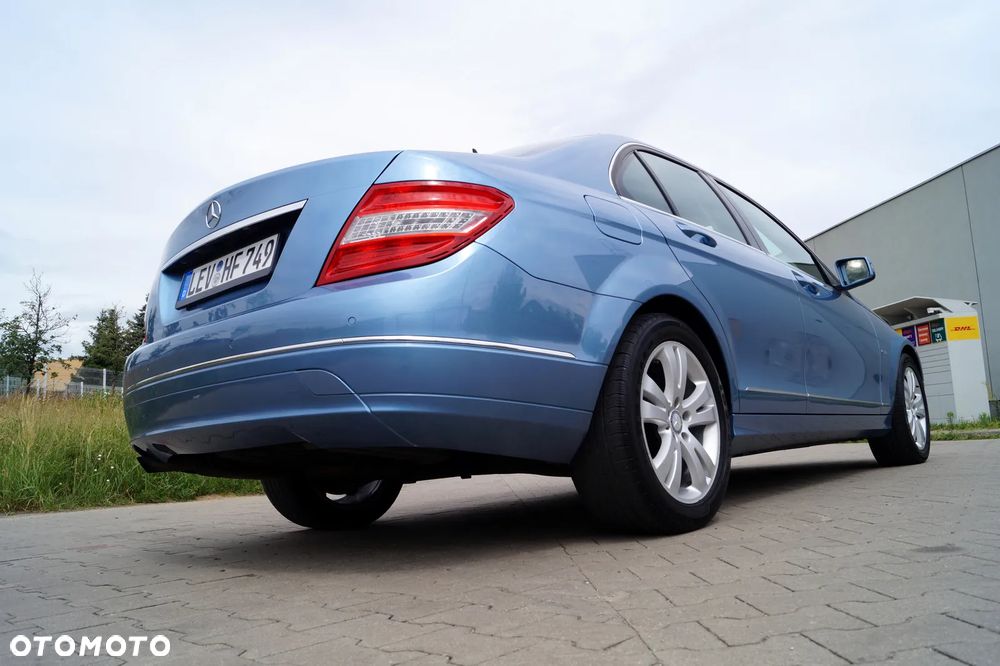 Mercedes-Benz Klasa C 180 CGI Automatik BlueEFFICIENCY Avantgarde - 9