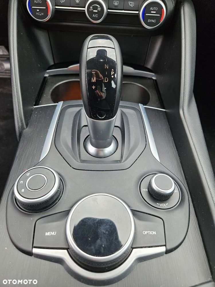 Alfa Romeo Giulia 2.0 Turbo - 22