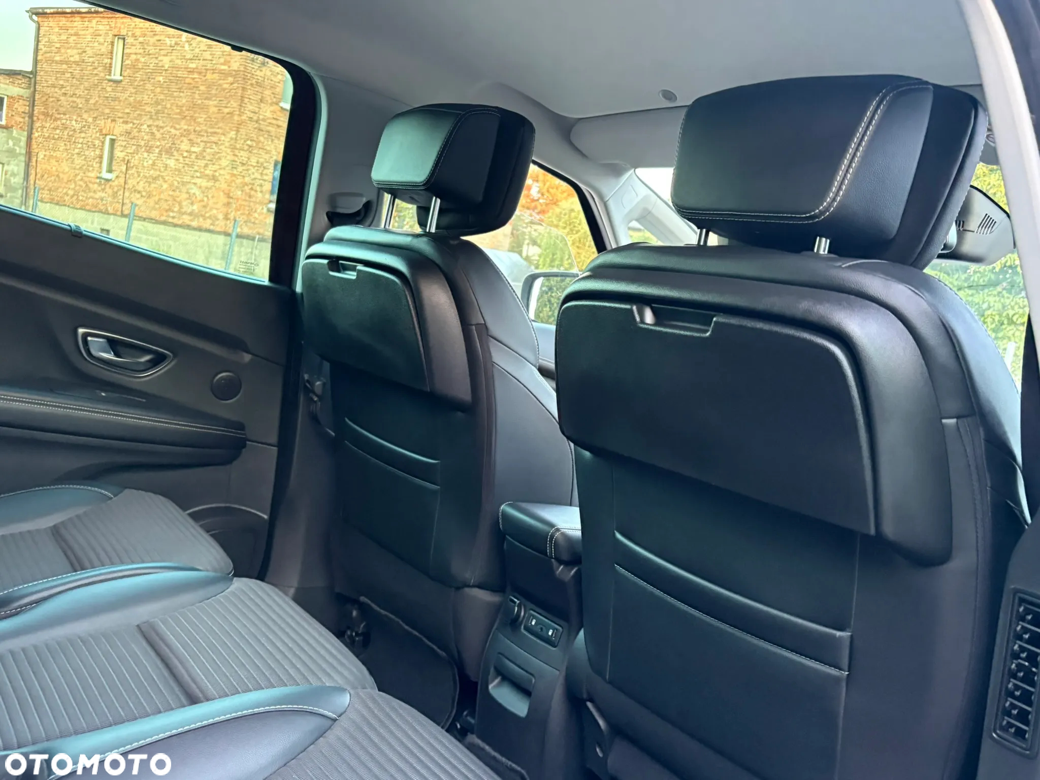 Renault Grand Scenic ENERGY TCe 115 S&S Bose Edition - 12