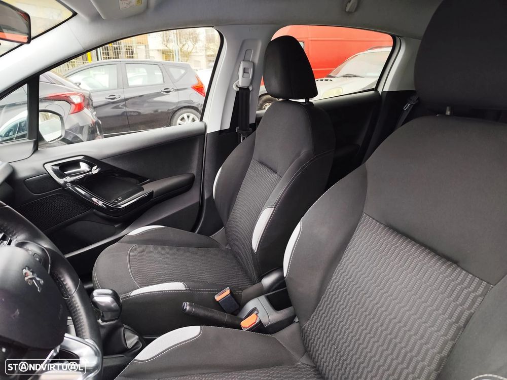 Peugeot 208 1.2 VTi SE Style - 14