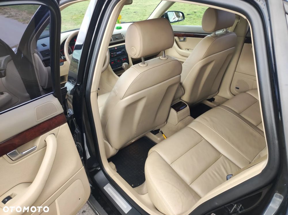 Audi A4 Limousine - 14