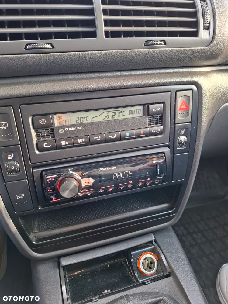 Volkswagen Passat 1.8T Comfortline - 23
