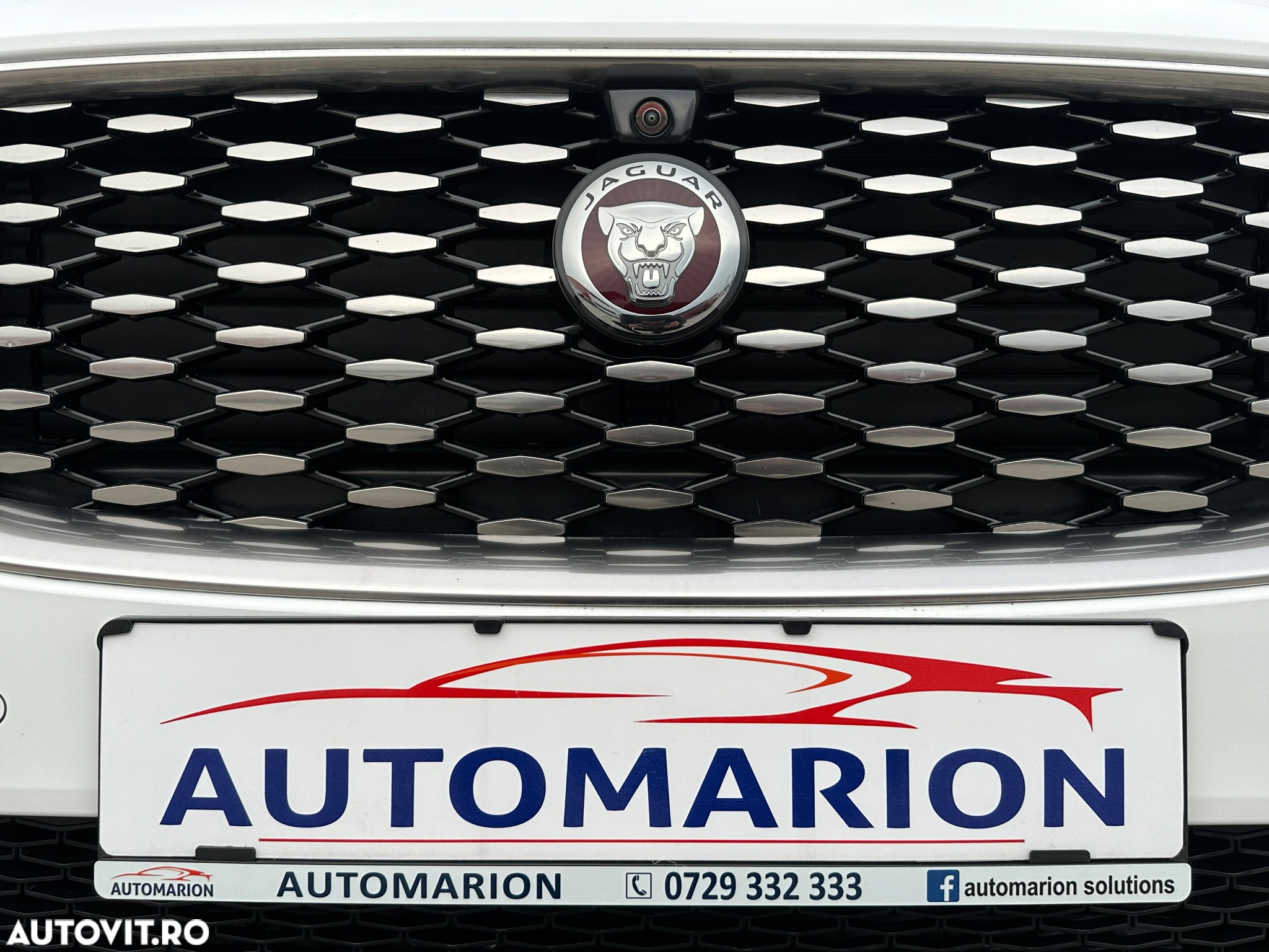 Jaguar E-Pace D165 AWD R-Dynamic - 12