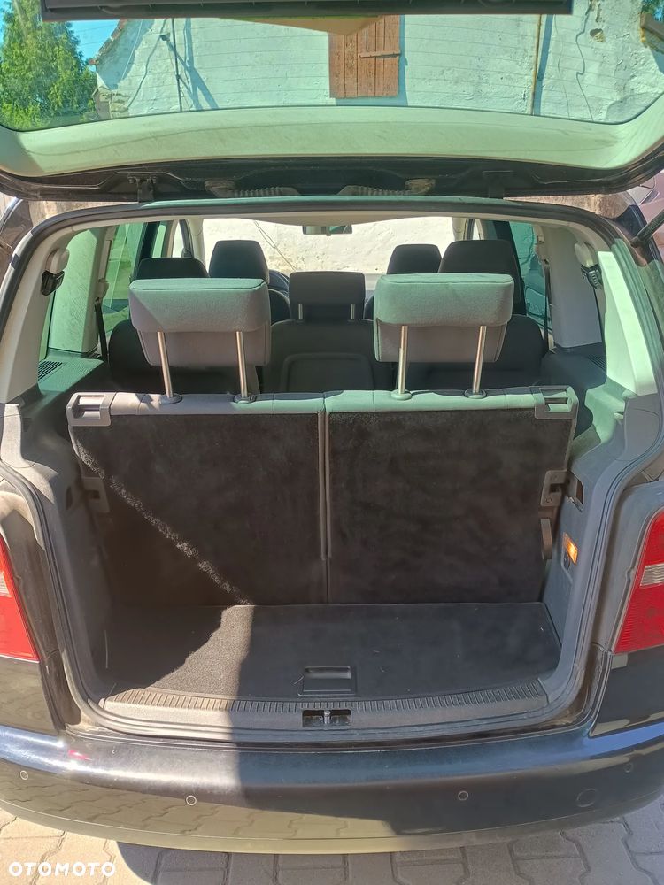 Volkswagen Touran - 15