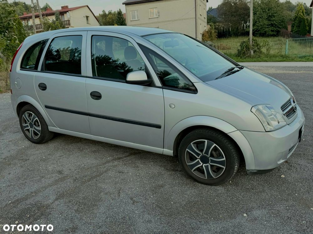 Opel Meriva 1.6 16V Essentia - 10