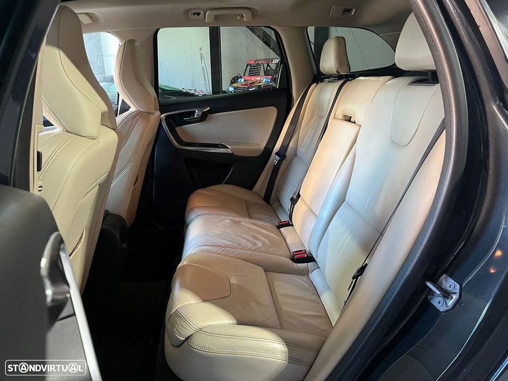 Volvo XC 60 2.0 D4 R-Design Momentum Geartronic - 12