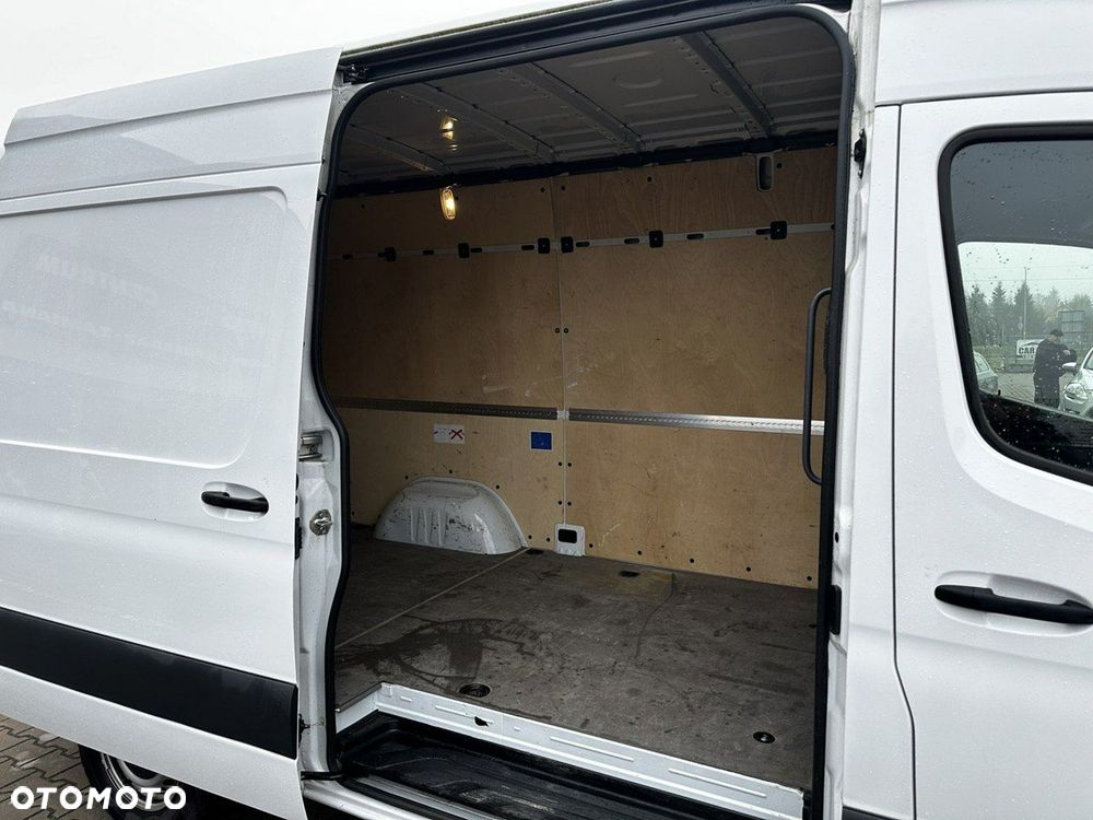 Mercedes-Benz Sprinter - 15