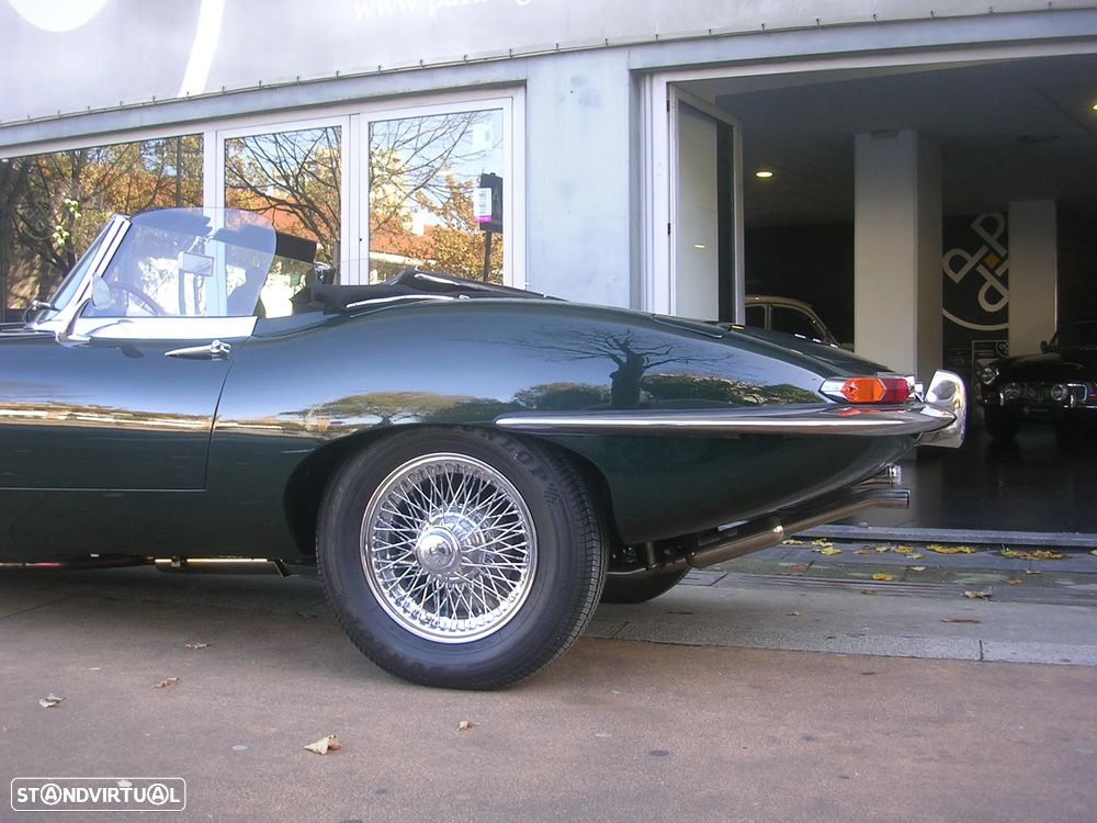 Jaguar E-Type - 10
