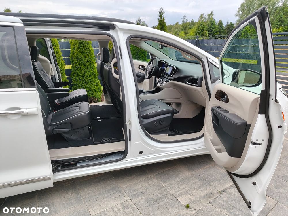 Chrysler Pacifica - 33