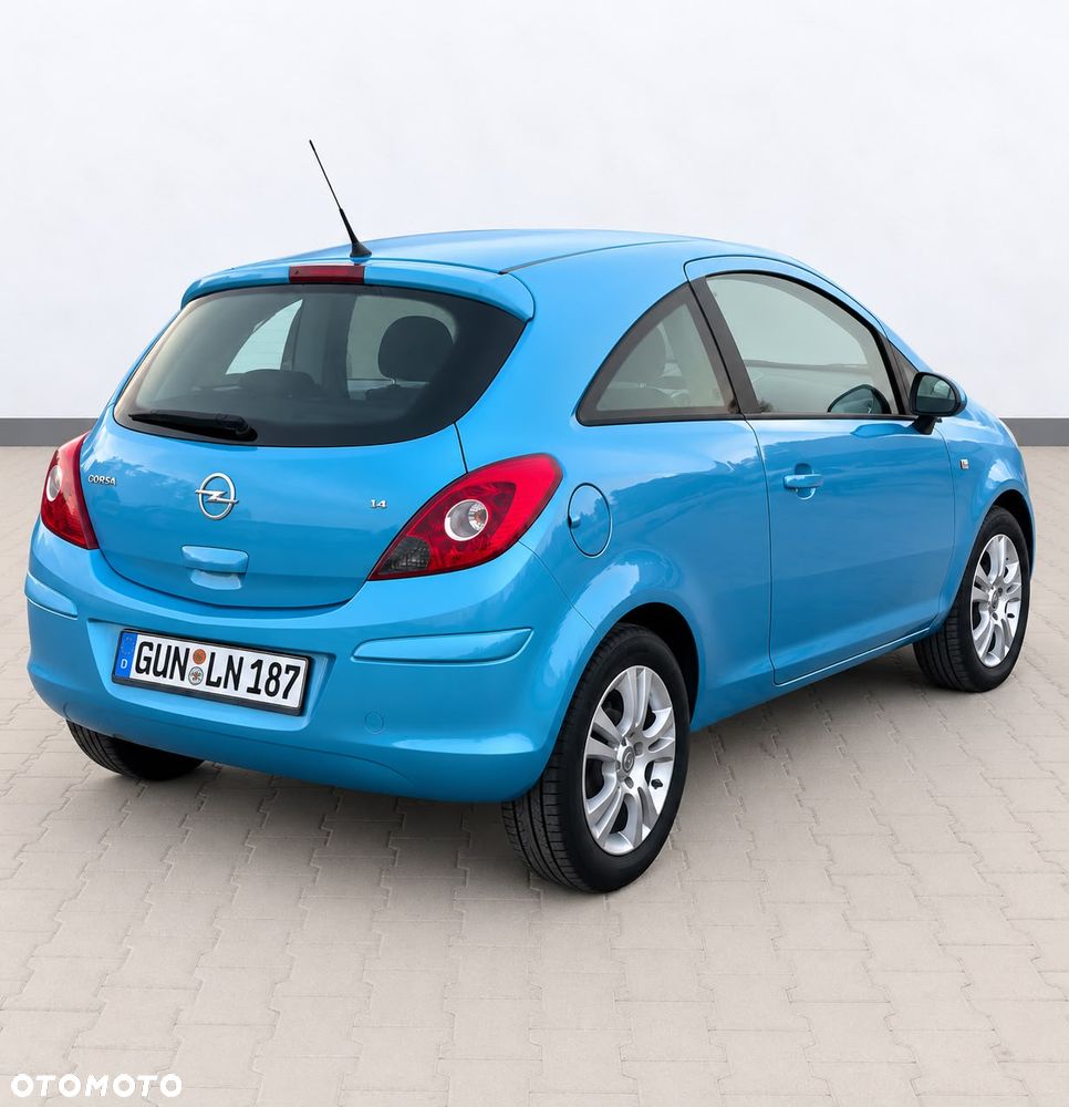 Opel Corsa 1.2 16V Essentia - 4