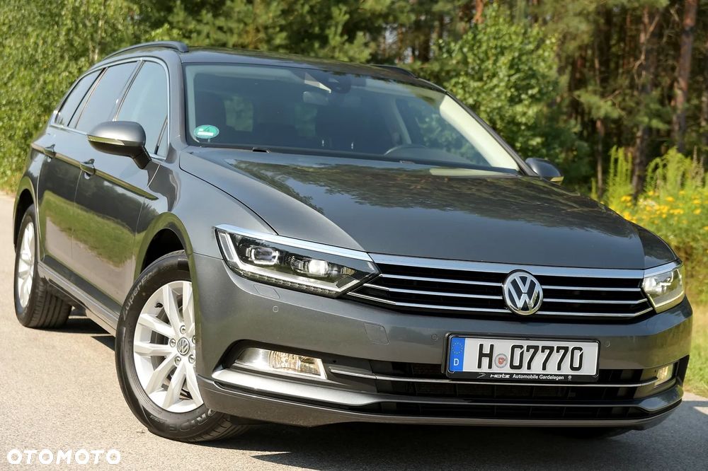 Volkswagen Passat - 1