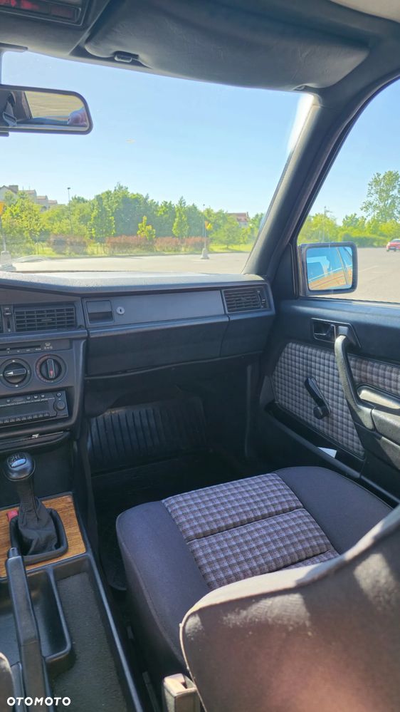 Mercedes-Benz W201 (190) - 10