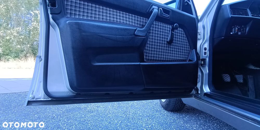 Mercedes-Benz W201 (190) - 11