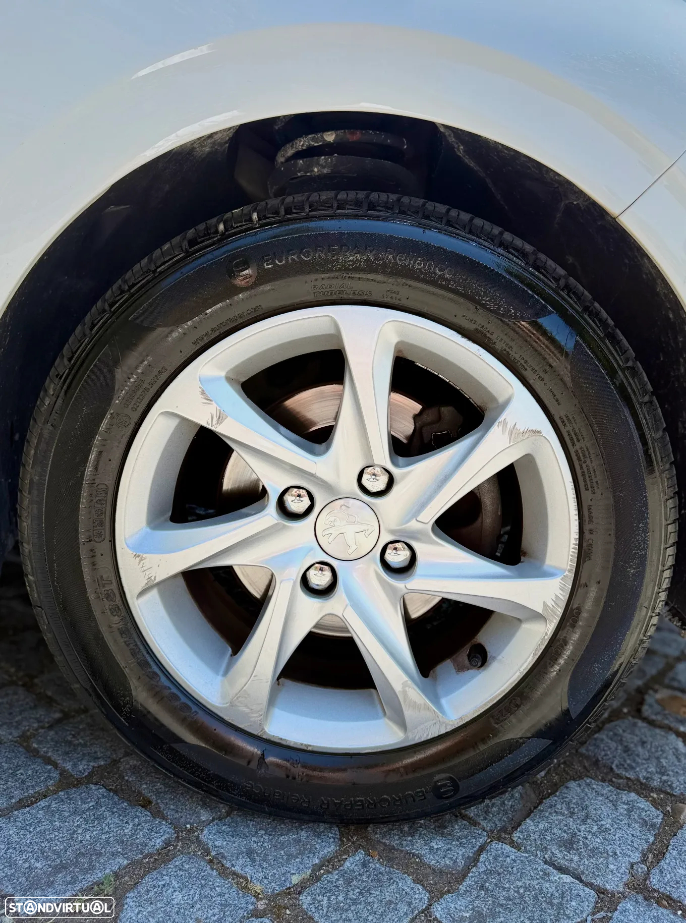Peugeot 208 1.2 PureTech Allure - 17