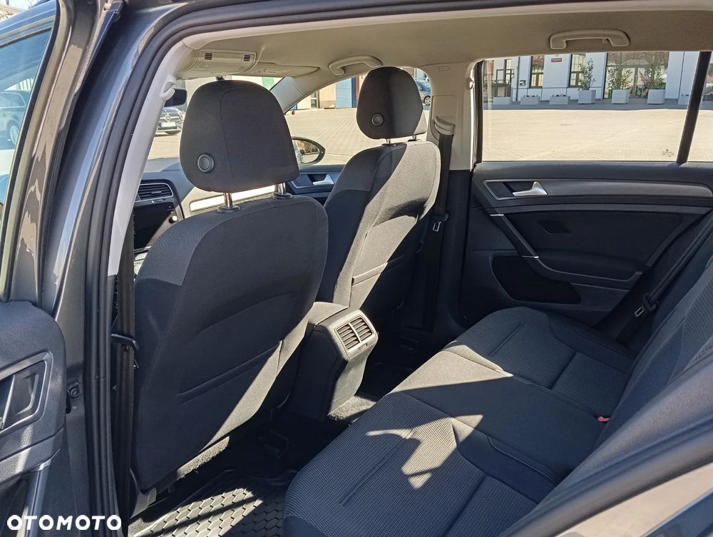 Volkswagen Golf - 11