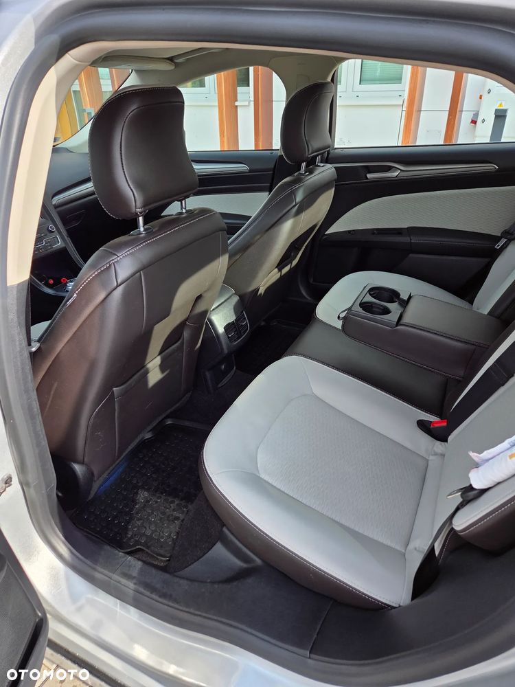 Ford Fusion - 15