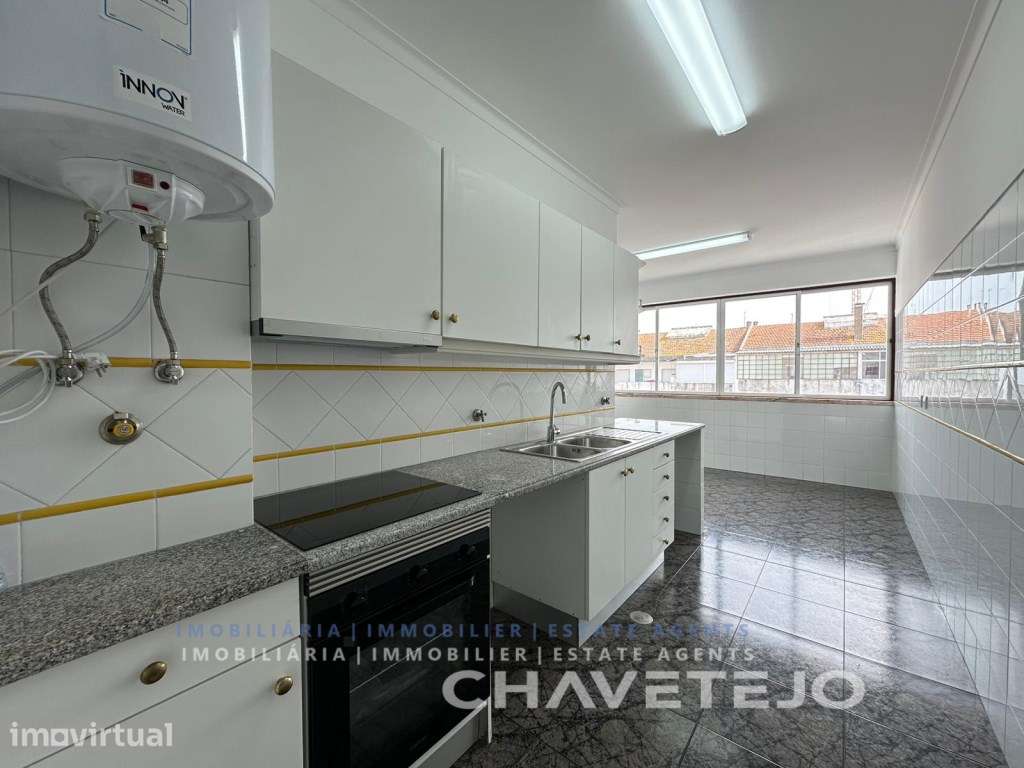 Apartamento T2 com arrecadação em Tomar - Disponível final Setembro - Grande imagem: 2/18