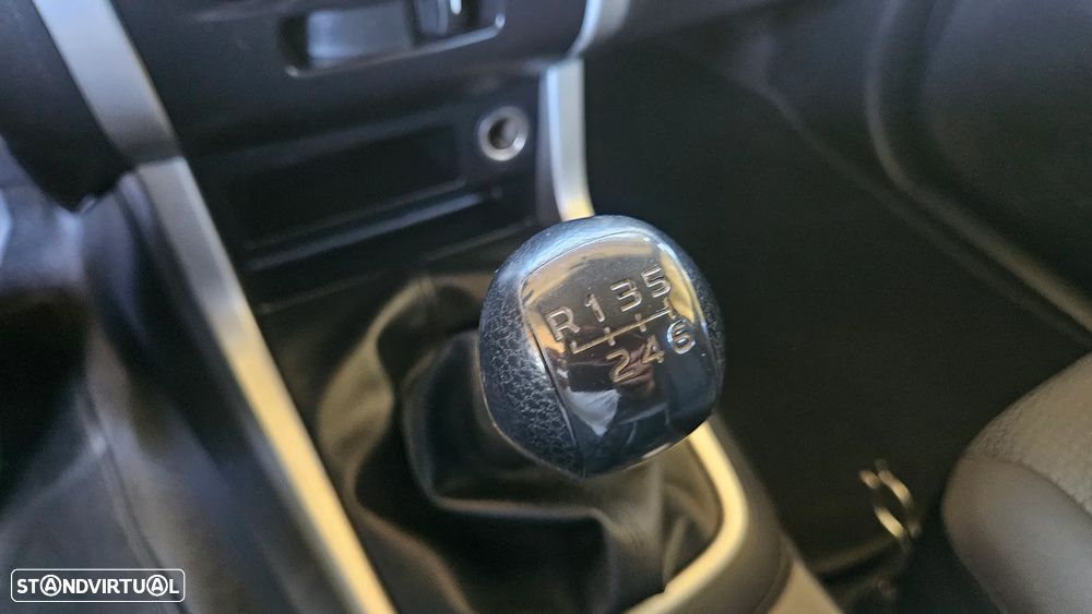 Isuzu D-Max 4x4 Cabine Dupla Custom - 24