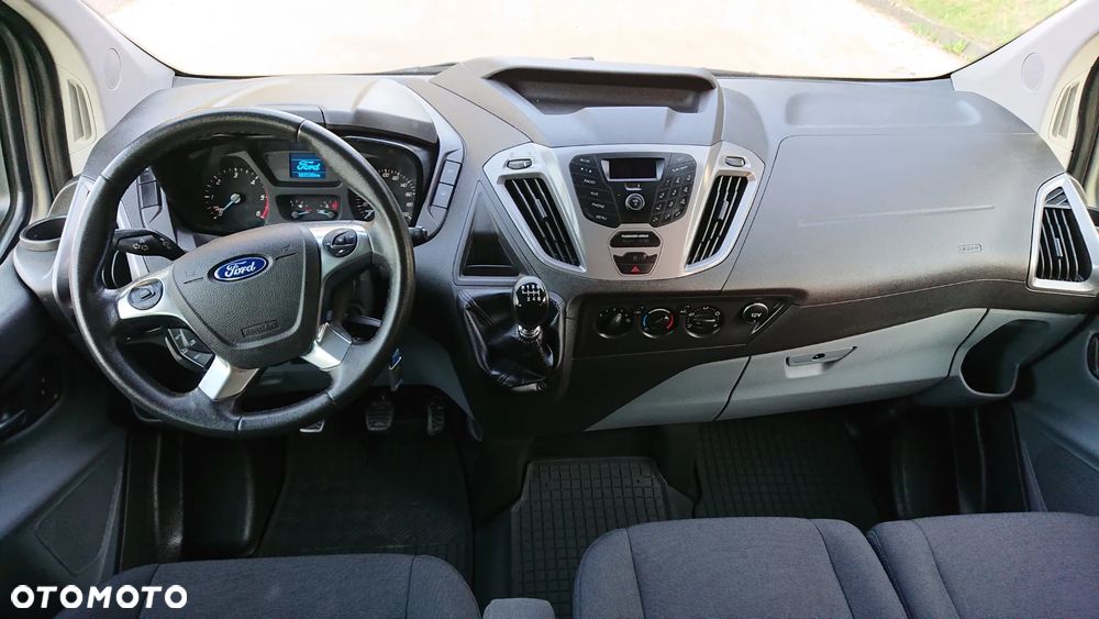 Ford Tourneo Custom - 20