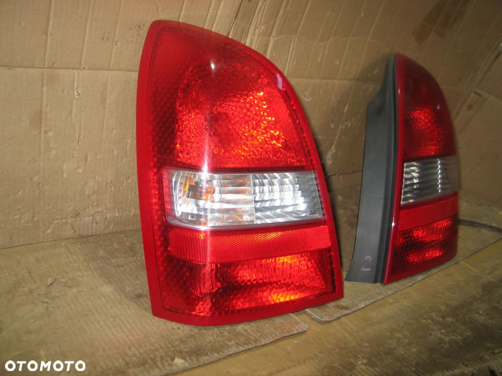 lampa tyl prawa lewa nissan primera P12 sedan oryginal - 3