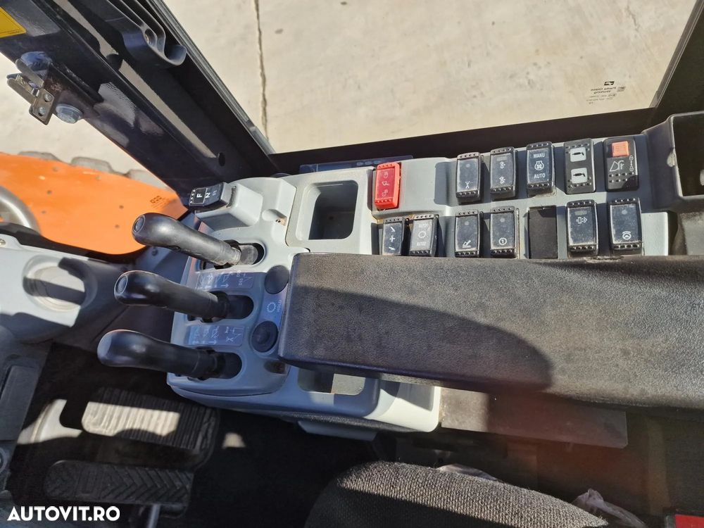 Hitachi ZW220, 2.140h, 8.833 km, CUPLA RAPIDA, CUPA 3,5mc, Masa operationala 20t, Anvelope Goodyear profil L5 90% ok, Gresare automata, VIRARE JOYSTICK, consum mediu 14,6l/h, an fabr 2020, camera spate, ridica la 4,2m,  CA NOU-PROMOTIE 119.900 EUR+Tva - 24