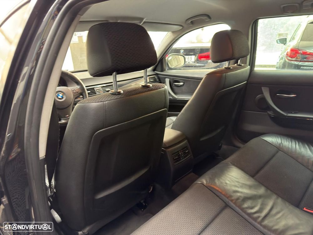 BMW 318 d Pack M - 29