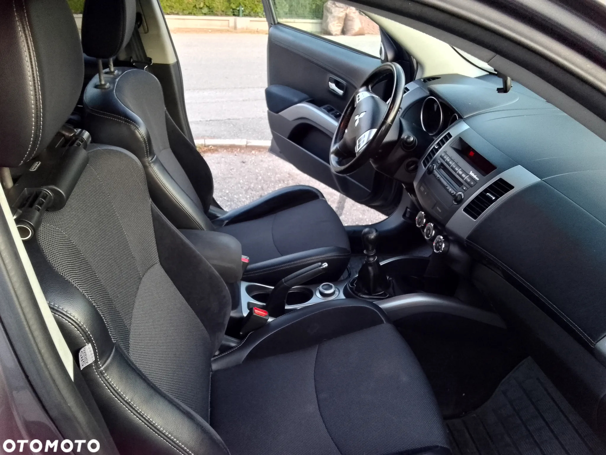 Mitsubishi Outlander 2.0 DID Intense + - 12