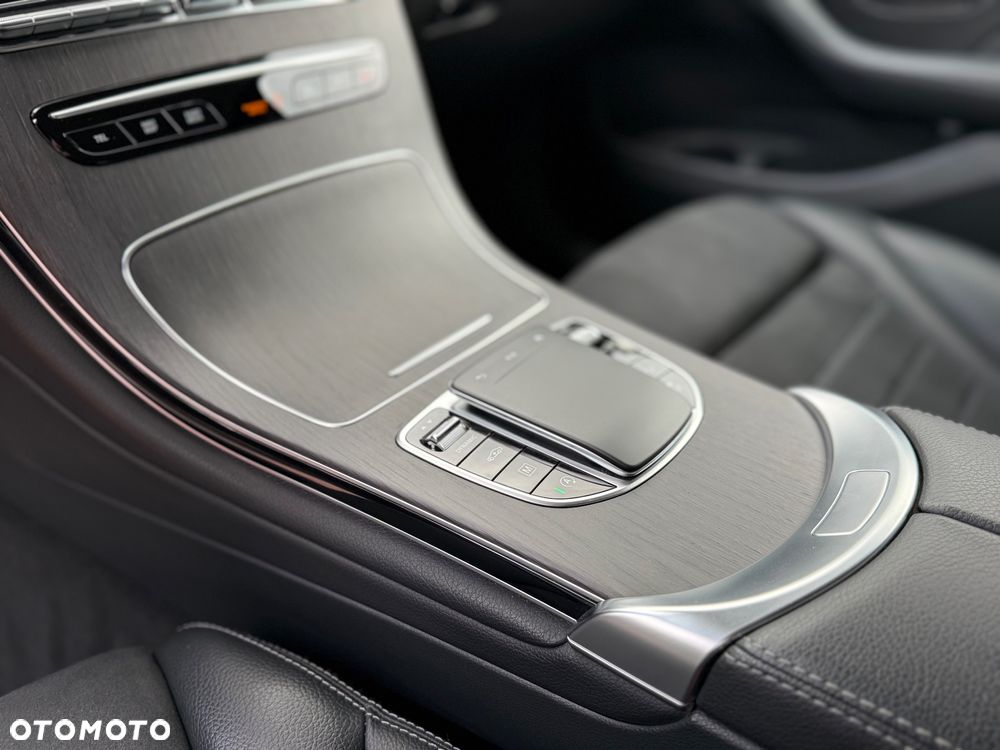 Mercedes-Benz GLC 220 d 4Matic 9G-TRONIC AMG Line Plus - 17