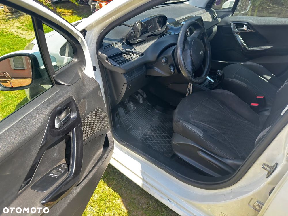 Peugeot 208 1.6 e-HDi Allure STT - 13
