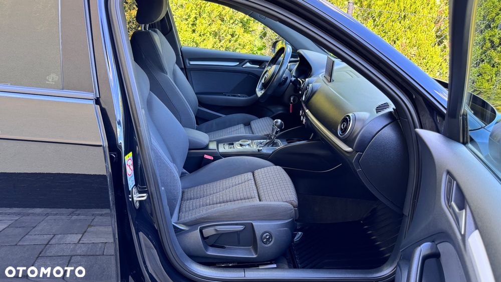 Audi A3 Sportback 1.6 TDI DPF S tronic S line Sportpaket - 27