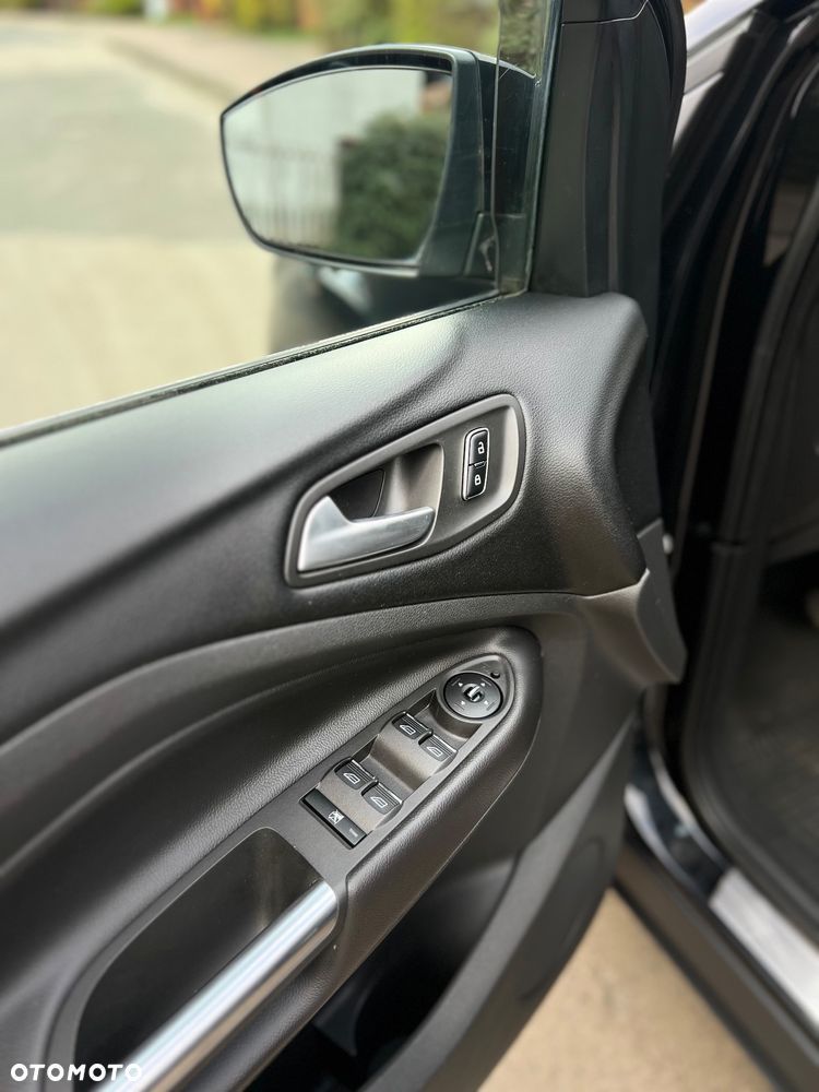 Ford Kuga 2.0 TDCi 4x4 Titanium - 28