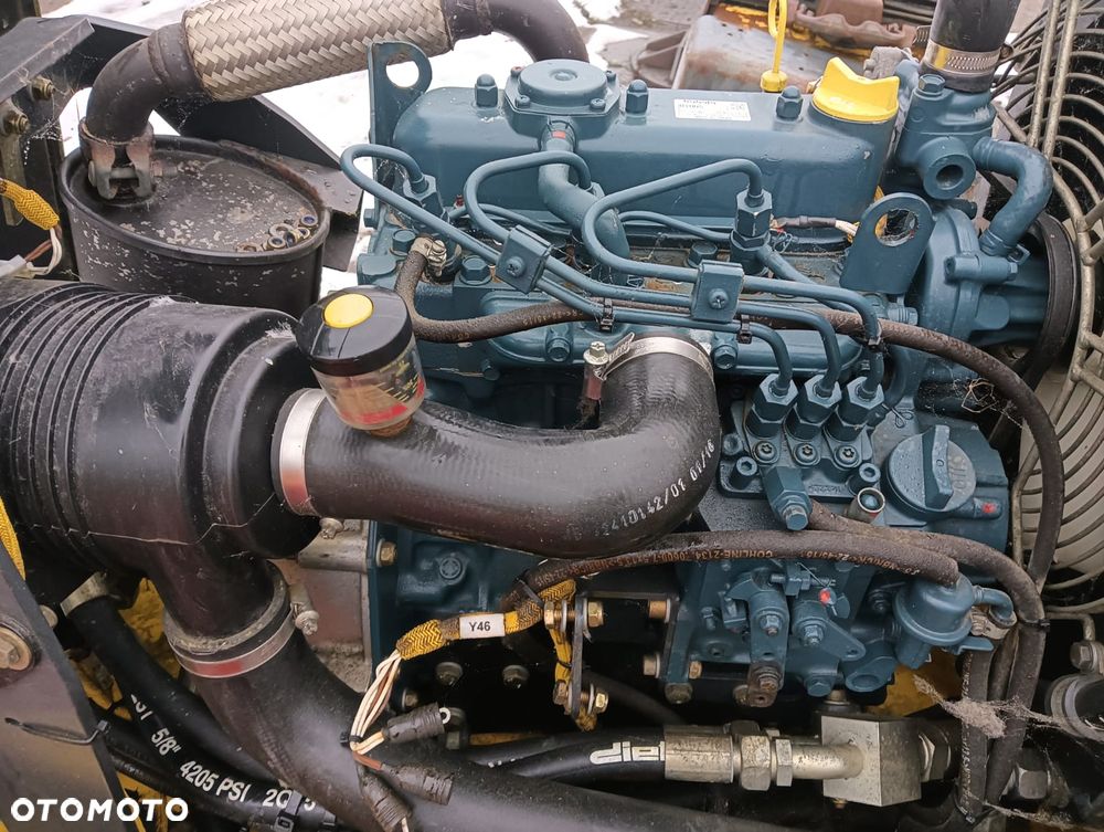 SILNIK Kubota D1005 3cyl 17.5KW/24KM - 2