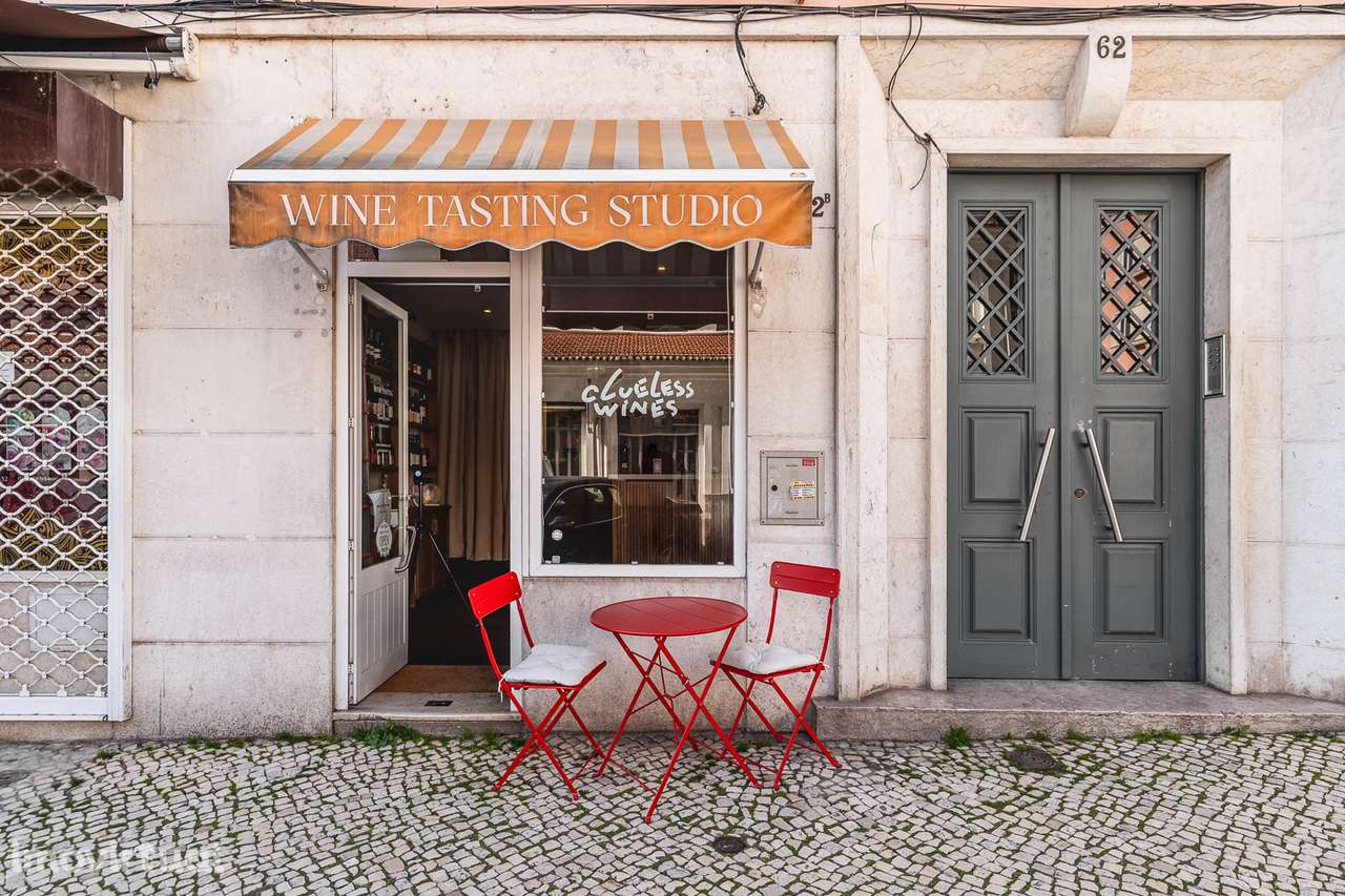 Garrafeira, mercearia para trespasse na Rua Tenente Ferreira Durão - Grande imagem: 2/23