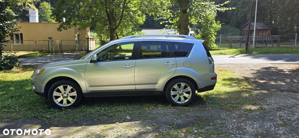 Mitsubishi Outlander - 1