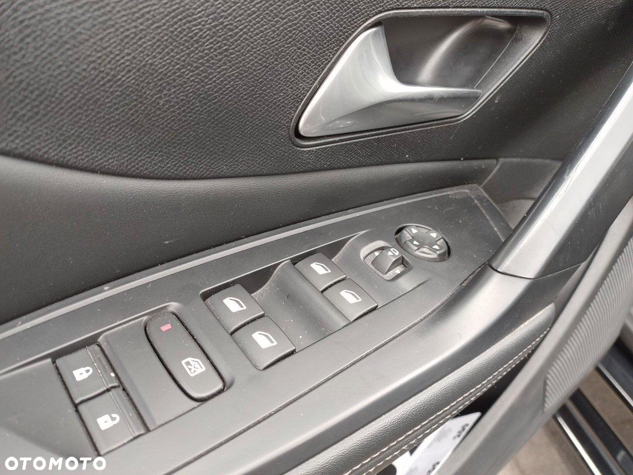 Peugeot 308 1.2 PureTech GPF Allure S&S EAT8 - 12