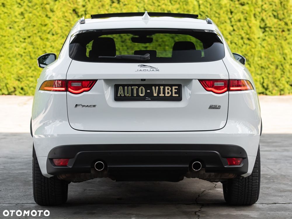 Jaguar F-Pace P250 AWD R-Dynamic S - 11