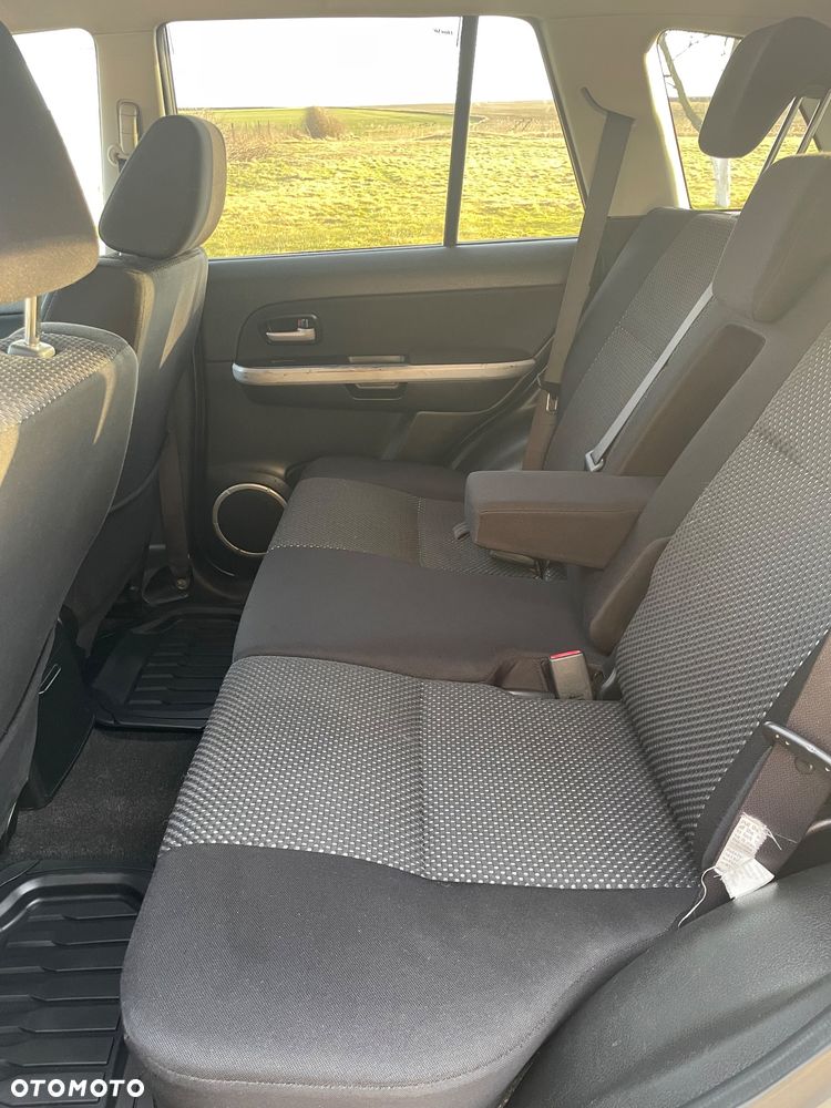 Suzuki Grand Vitara 2.0 - 11