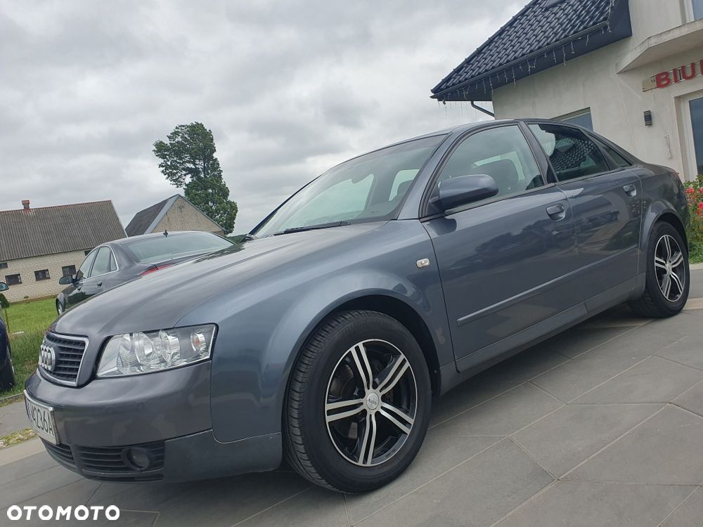 Audi A4 Limousine - 1