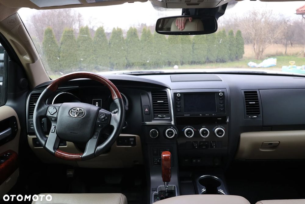 Toyota Sequoia - 18