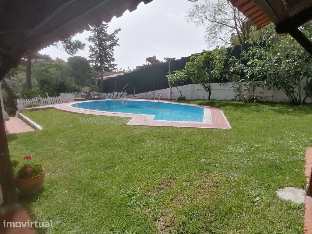 Moradia V4 com jardim relvado e piscina. - Grande imagem: 5/24