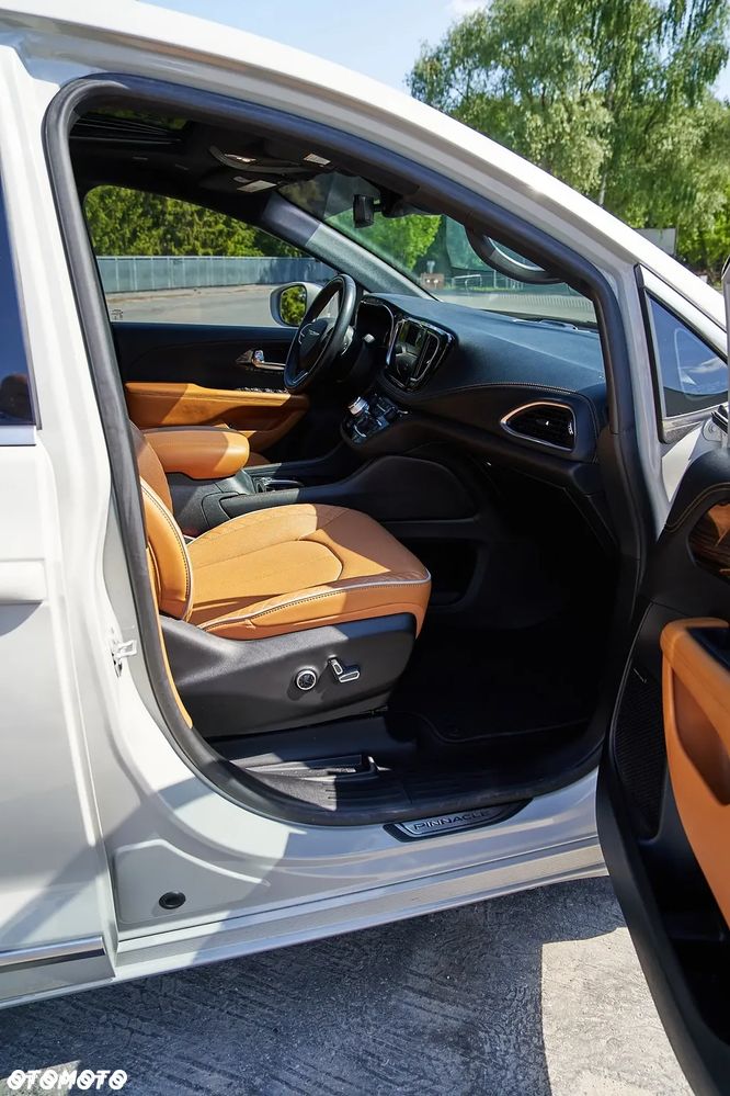 Chrysler Pacifica - 9