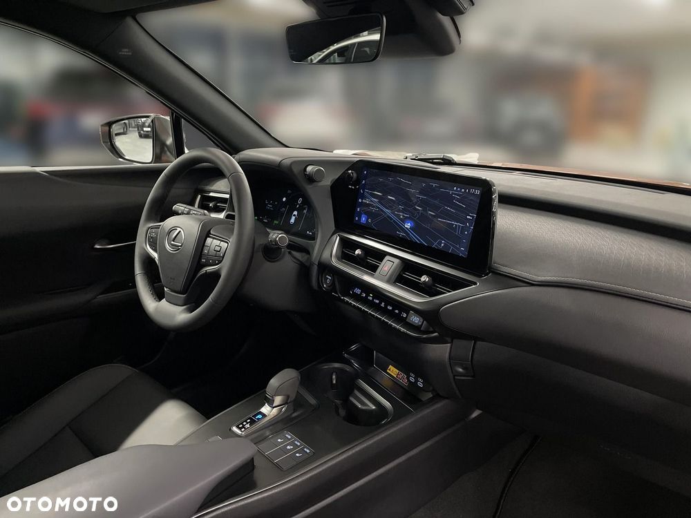 Lexus UX 300h F Sport Design - 4