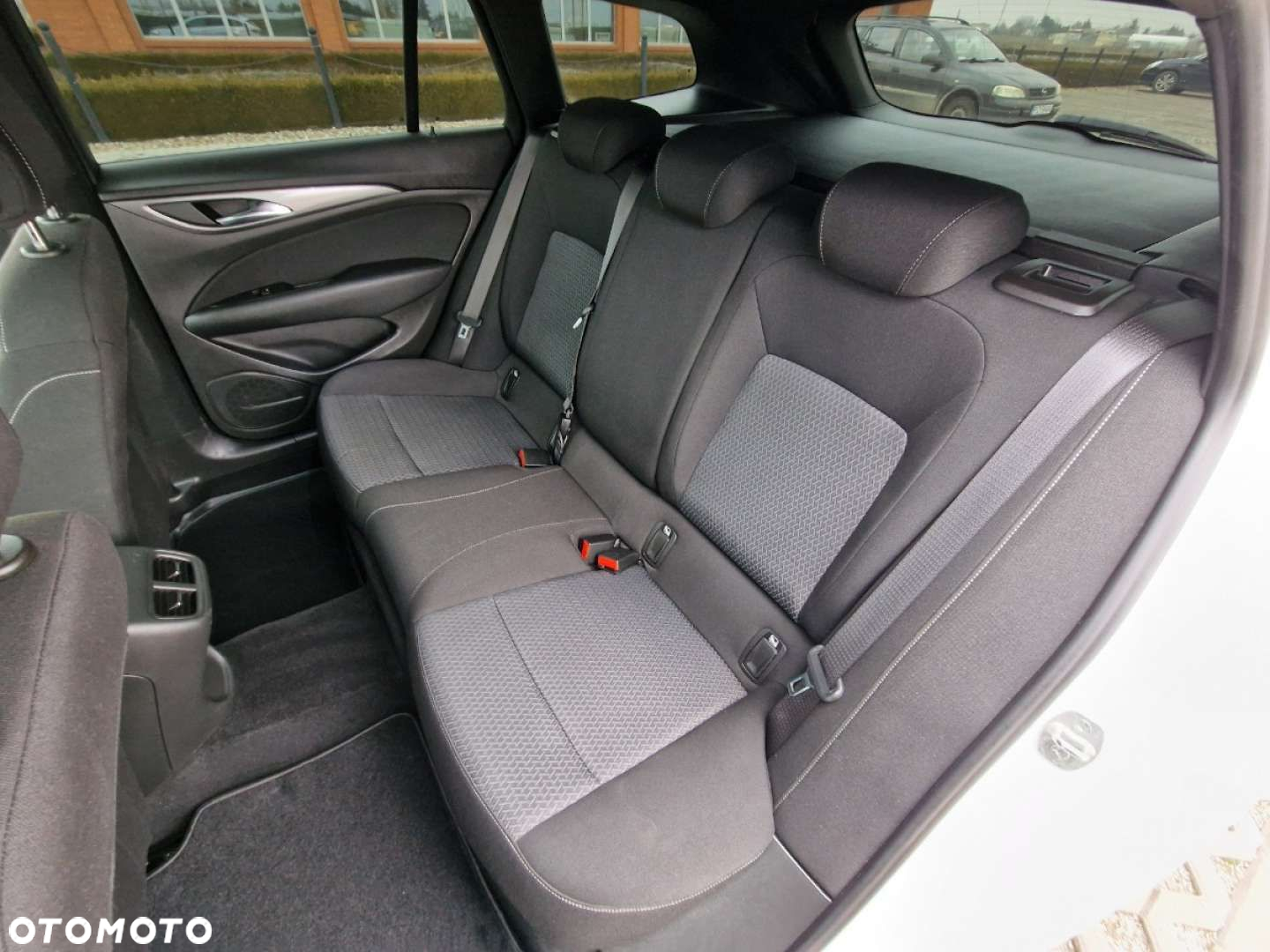 Opel Insignia - 24